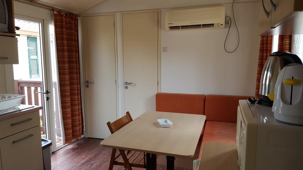 Adriacamp Mobile Homes Rosepineta โรซาปิเนตา ภายนอก รูปภาพ